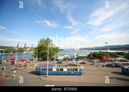 Il tram di fronte ZURICHSEE ZURICH SVIZZERA ZURIGO SVIZZERA 20 Giugno 2008 Foto Stock