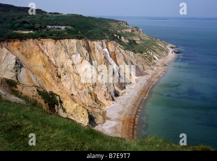 Vista dalla scogliera spiaggia ghiaiosa mare allume BAY Isola di Wight in Inghilterra Foto Stock