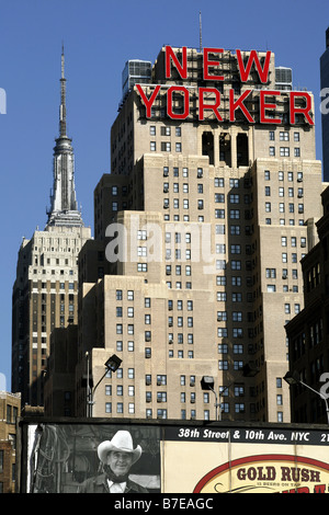 Il New Yorker Hotel & Empire State Building di New York City, Stati Uniti d'America Foto Stock