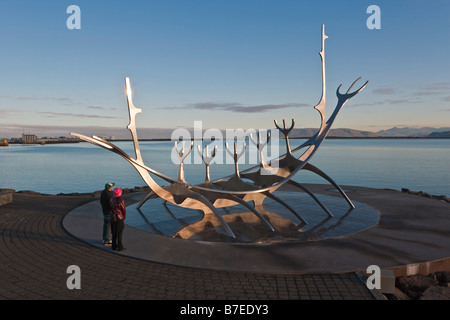 L'Islanda, Reykjavik, Sun Artigianato scultura a forma di una nave vichinga Foto Stock