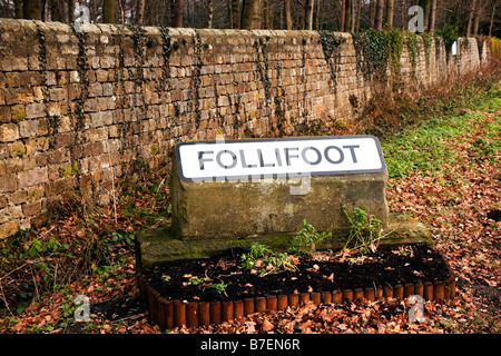 Ingresso Sign Follifoot Village vicino a Harrogate North Yorkshire Foto Stock
