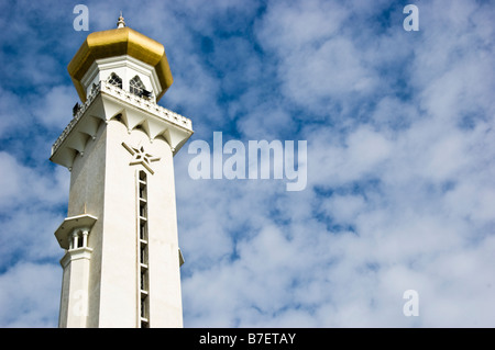 Il minareto di sultano Omar Ali Saifuddin Moschea, Bandar Seri Begawan, Brunei Foto Stock