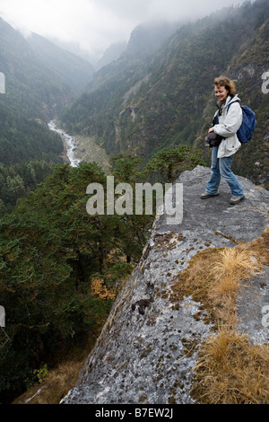 New Scenic 5 posti di Bhote Khosi River Valley vicino a Phurte nel Parco Nazionale di Sagarmatha Solokhumbu regione Nepal Foto Stock