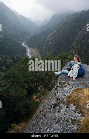 New Scenic 5 posti di Bhote Khosi River Valley vicino a Phurte nel Parco Nazionale di Sagarmatha Solokhumbu regione Nepal Foto Stock