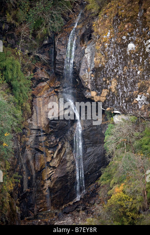 New Scenic 5 posti di Bhote Khosi cascate del fiume vicino Phurte nel Parco Nazionale di Sagarmatha Solokhumbu regione Nepal Foto Stock