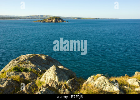 Incontro Bay e Wright isola vista dal promontorio di Victor Harbor, Sud Australia Foto Stock