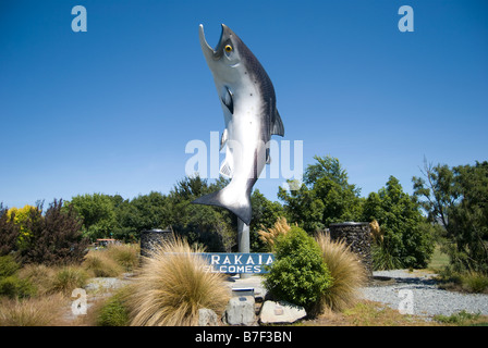 La grande "salmone' segno di benvenuto, Rakaia, Ashburton District, Canterbury, Nuova Zelanda Foto Stock