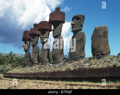 Moais di Ahu Akivi Ahu terrestre sul Patrimonio Mondiale UNESCO dell'isola di pasqua Cile Foto Stock