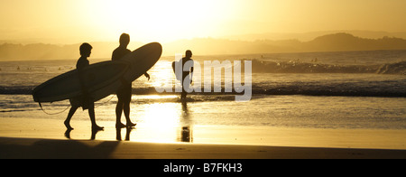 Pronti per un surf Foto Stock