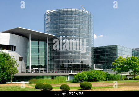 L'impianto trasparente dal gruppo VW, Volkswagen Glaeserne Manufaktur, Dresda, Sassonia, Germania Foto Stock