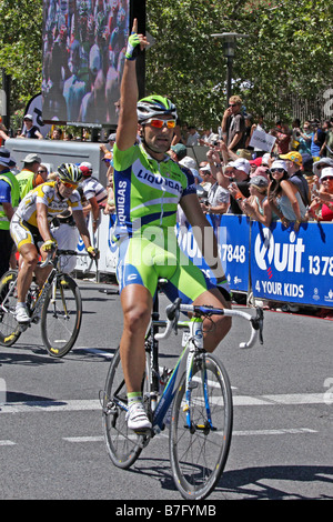 Francesco chicchi dal team Liquigas festeggia dopo aver vinto la fase 6 del Tour Down Under in Adelaide Australia Foto Stock