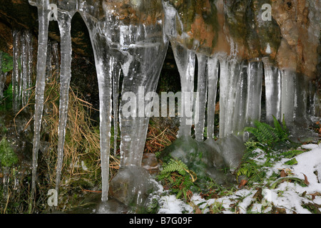 Ghiaccio prelevato su un giorno inverni nel Goyt Valley nel Cheshire Foto Stock