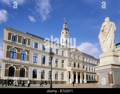 Statua di Roland di fronte al Municipio, ricostruita dopo sovietici distrutto, a Riga, Lettonia Foto Stock