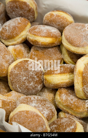 I berlinesi sono tradizionalmente consumati per celebrare la vigilia di Capodanno (Silvester) come pure le vacanze di Carnevale. Foto Stock