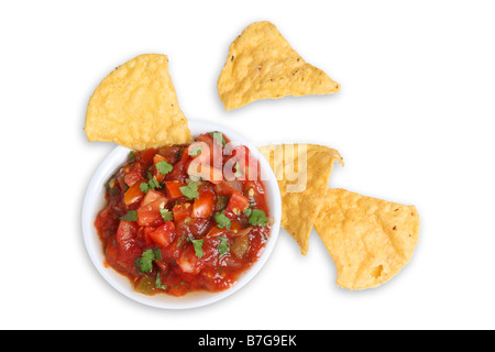 La Salsa e tortilla chips ritagliata su sfondo bianco Foto Stock