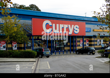 Un retail park il ramo di curry, il superstore elettrico, presa dal parcheggio e mostrando il grande segno sopra la porta. Foto Stock