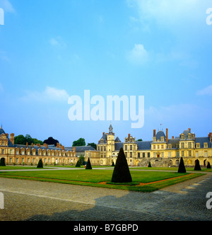 Giardini e White Horse o addio courtyard Chateau de Fontainebleau Francia Foto Stock