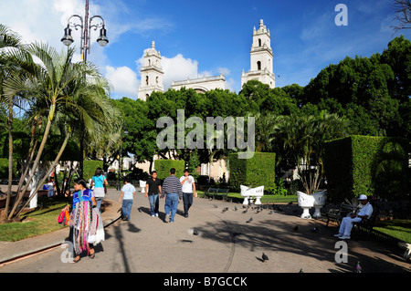 La piazza principale di Merida, guglie di Catedral de San Ildefonso Foto Stock