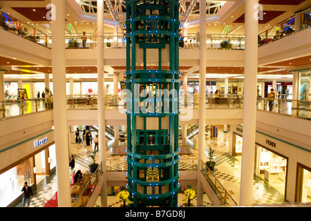 Il centro commerciale di Burjuman in Dubai Emirati Arabi Uniti Foto Stock