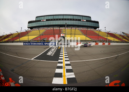 Un ritmo Autonoleggio facendo un giro al Michigan International Speedway di Brooklyn, Michigan, Stati Uniti d'America. Foto Stock