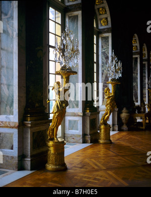 Candelabri in Hall of Mirrors Chateau de Versailles Yvelines Ile-de-France Francia Europa Foto Stock
