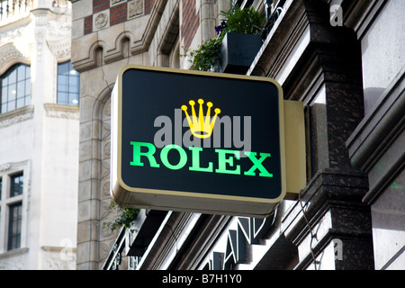 Il marchio Rolex battenti bandiera su un negozio sulla Old Bond Street, Londra. Gen 2009 Foto Stock