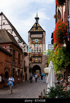 La torre Dolder con city gate dalla città medievale Foto Stock