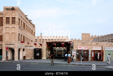 Parte del recentemente ricostruito Souq Waqif a Doha in Qatar poco prima del tramonto nel gennaio 2009 non rilascia solo uso editoriale Foto Stock