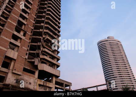 Abbandonata la metà costruito appartamento edificio. Bangkok in Thailandia Foto Stock