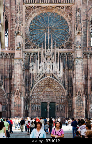 Vista dalla Rue Merciere alla cattedrale di Notre Dame Foto Stock