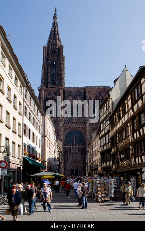 Vista dalla Rue Merciere alla cattedrale di Notre Dame Foto Stock