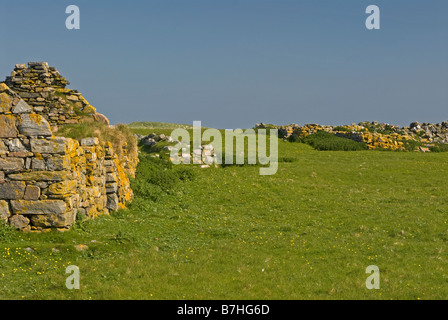Villaggio abbandonato su Ceann orecchio, Monach Isles Foto Stock