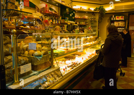 Bakery Cafe interior a Venezia Italia Europa Foto Stock