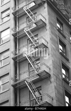 Fire escape su un edificio alto Foto Stock