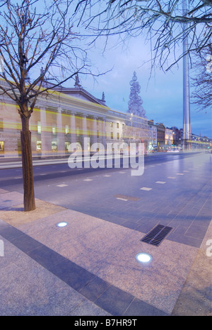 L'oggetto Criteri di gruppo su O'Connell Street all'alba Foto Stock