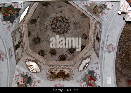 Stati Uniti d'America, Arizona, San Saverio la missione di San Xavier del Bac, decorata cupola sopra congregazione Foto Stock
