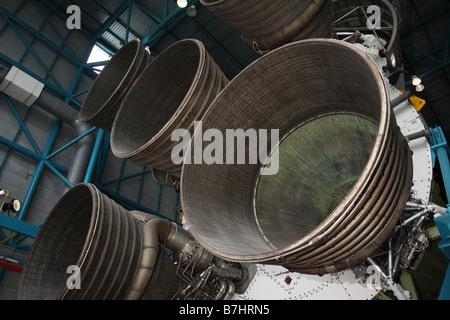 La NASA razzi Saturn 5 motore Visitor Center dal Kennedy Space Center di Cape Canaveral tour museo turistico razzo display Foto Stock