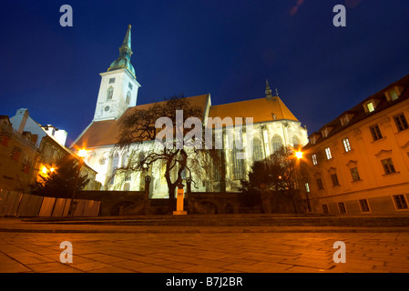 L'imponente Cattedrale di San Martino (Dóm Sv Martina) di Bratislava, Slovacchia, risale al XIV secolo. Foto Stock