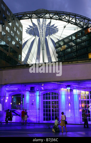 Il tetto del centro Sony e la facciata del Kaisersaal ristorante a Berlino, Germania Foto Stock