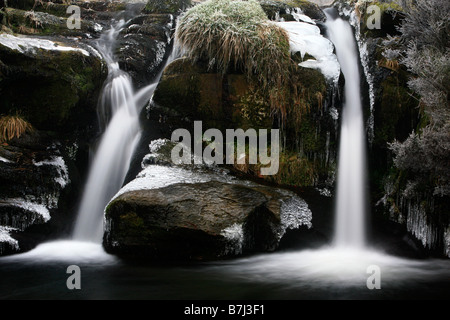 Cascata tajken in gerle piscina a tre Shires, Staffordshire Foto Stock