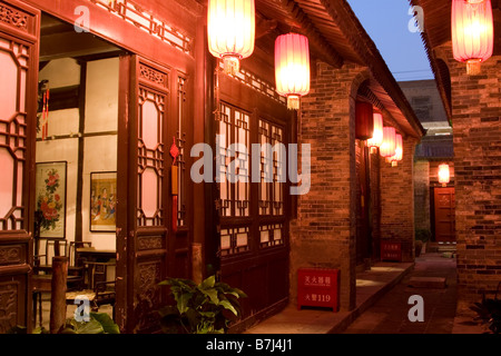 Il cortile a Gao fu, una vecchia station wagon in Xian in Cina Foto Stock