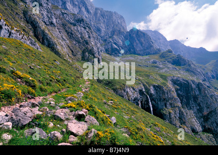 Vista sulla montagna Foto intorno a Fuente De nel Parco Naturale Picos de Europa in Cantabria, SPAGNA Foto Stock