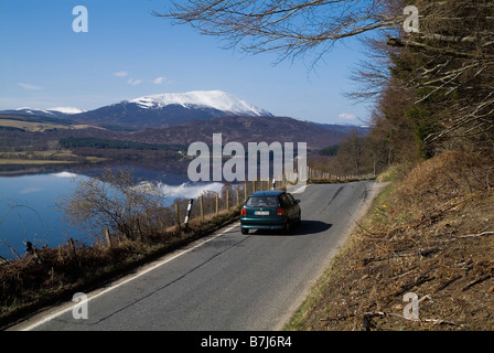 dh Loch Tummel STRATHTUMMEL PERTHSHIRE Tay Forest Park montagna scozia scottish Highlands auto campagna Highland Drive Country Road B8019 Foto Stock