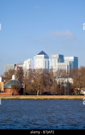 Canary Wharf visto da oltre il Tamigi nel Greenwich Londra Inghilterra REGNO UNITO Foto Stock