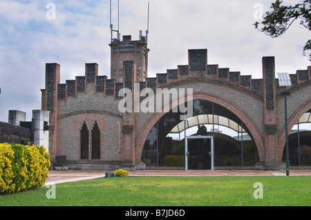 Edificio della cantina. Codorniu, Sant Sadurni d'Anoia, Penedes, Catalogna, Spagna Foto Stock