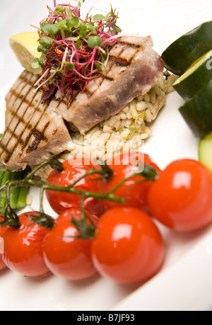 Tonno grigliato & Cherry insalata di pomodoro Foto Stock