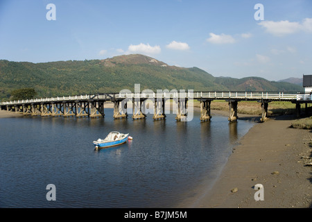 Penmaenpool ponte in legno sul fiume Mawddach vicino a Dolgellau, Gwynedd, il Galles del Nord Foto Stock