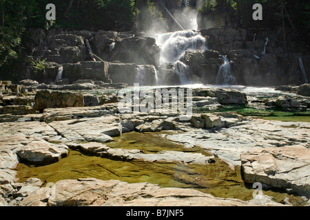 BRITISH COLUMBIA - Abbassamento di Myra cade in Strathcona Provincial Park sull'Isola di Vancouver. Foto Stock