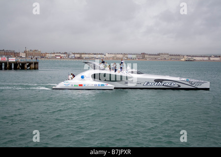 Earthrace eco-barca a Weymouth nel Dorset, Regno Unito. Disponibile solo su Alamy Foto Stock