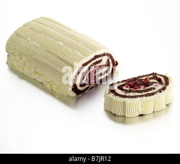 involtini di cioccolato con glassa tagliata di lampone Foto Stock